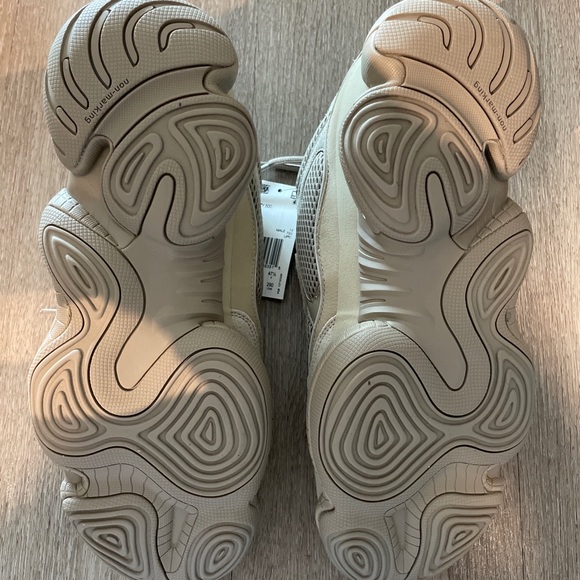 Yeezy boost 500 Taupe - Picture 5 of 8
